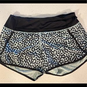 Lululemon 4-way stretch run times 4” short